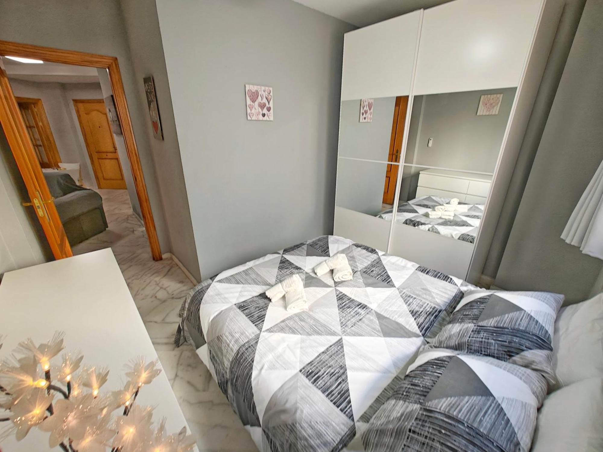 Moderno Piso Centrico 3 Habitaciones Junto Al Mar Estepona Exterior foto